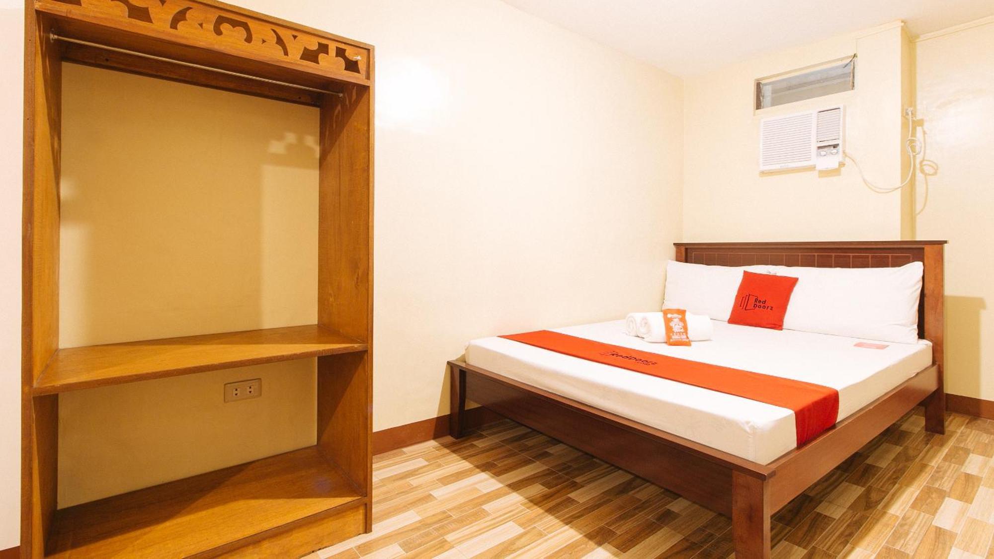 Reddoorz Near Pnr Espana Station Manila Exterior photo