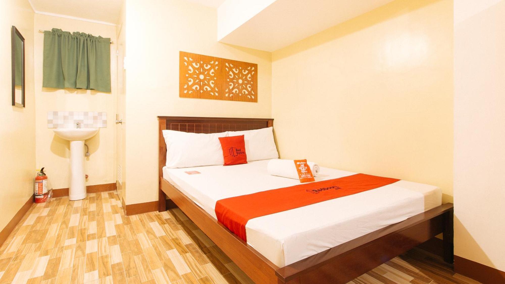 Reddoorz Near Pnr Espana Station Manila Exterior photo