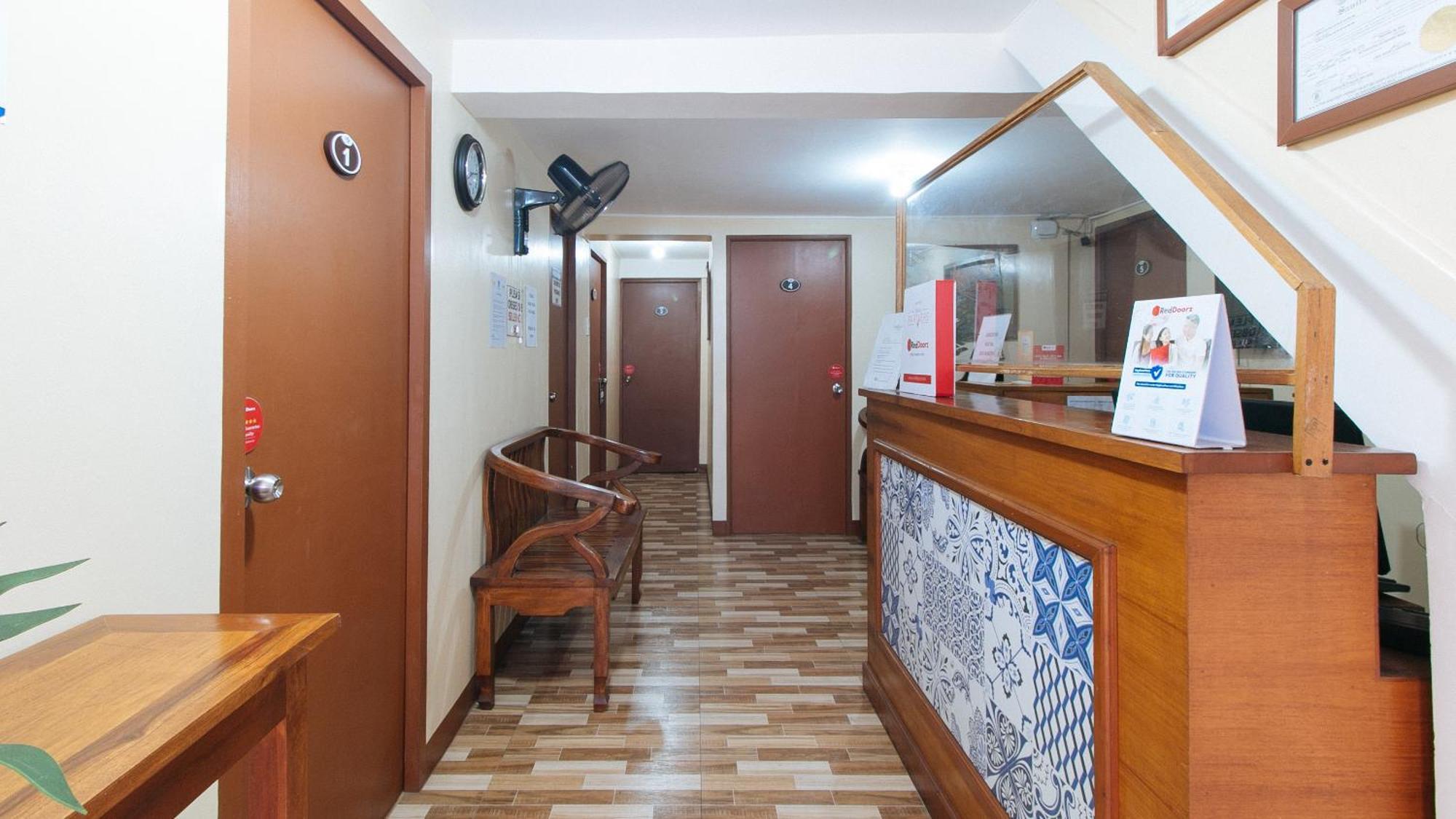 Reddoorz Near Pnr Espana Station Manila Exterior photo